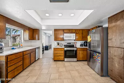 4136 W Hearn Road, Phoenix, AZ 85053 - Photo 12