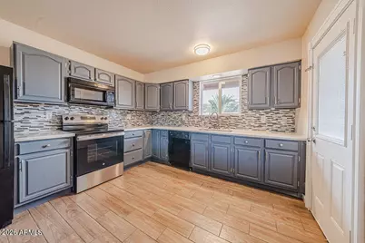 152 E Hampton Avenue, Mesa, AZ 85210 - Photo 4