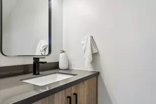 377 E Windsor Ave, Phoenix, AZ 85004 - Photo 16