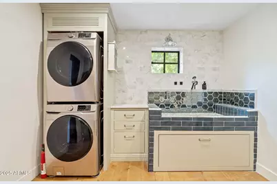 135 E Maryland Avenue, Phoenix, AZ 85012 - Photo 26