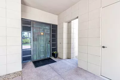 2802 E Camino Acequia Drive #69, Phoenix, AZ 85016 - Photo 2