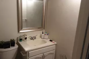 8151 W Clarendon Ave, Phoenix, AZ 85033 - Photo 16