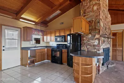 18467 S Niblick Drive, Peeples Valley, AZ 86332 - Photo 8