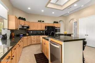 17892 N Bridle Ln, Surprise, AZ 85374 - Photo 12