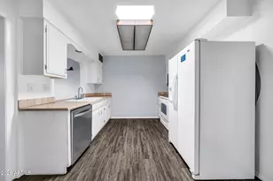 11017 W Thunderbird Blvd, Sun City, AZ 85351 - Photo 12