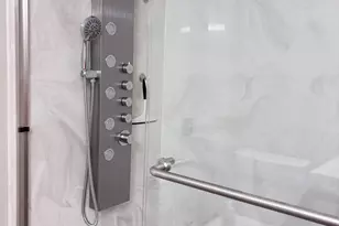 9921 W Oak Ridge Dr, Sun City, AZ 85351 - Photo 10