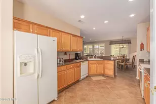 18658 N Paloma Ct, Surprise, AZ 85387 - Photo 12