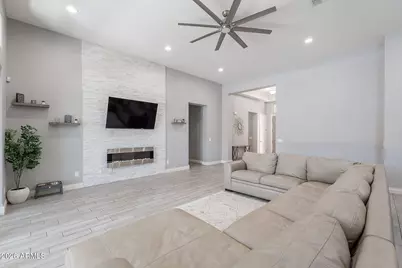 9345 W Robin Lane, Peoria, AZ 85383 - Photo 12