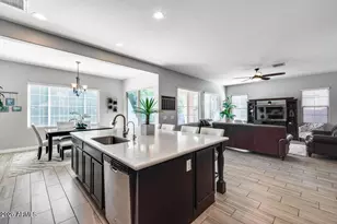 4627 E Navigator Ln, Phoenix, AZ 85050 - Photo 10