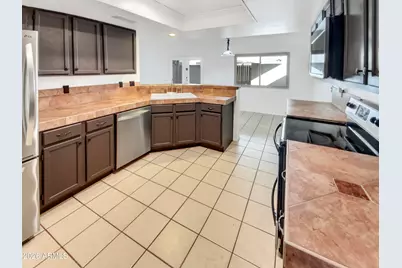 8605 N 67th Lane, Peoria, AZ 85345 - Photo 2