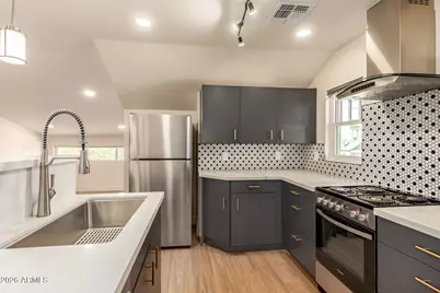 125 N 11th Avenue #B, Phoenix, AZ 85007 - Photo 1