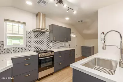 125 N 11th Avenue #B, Phoenix, AZ 85007 - Photo 10