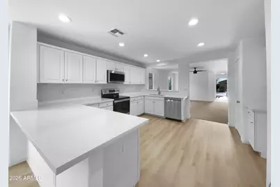 946 E Leslie Avenue, San Tan Valley, AZ 85140 - Photo 8