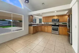 433 E Lakeview Dr, San Tan Valley, AZ 85143 - Photo 8