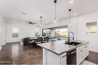 836 E Gary Lane, Phoenix, AZ 85042 - Photo 10