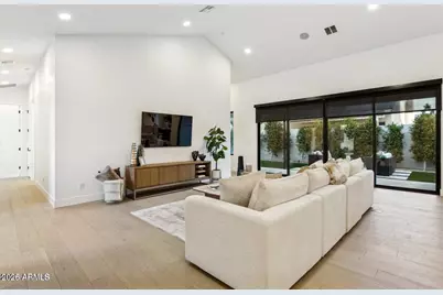 6323 N 10th Drive, Phoenix, AZ 85013 - Photo 10