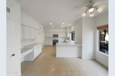 1616 E Glenhaven Drive, Phoenix, AZ 85048 - Photo 2