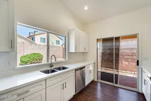 3024 E Blackhawk Dr, Phoenix, AZ 85050 - Photo 12