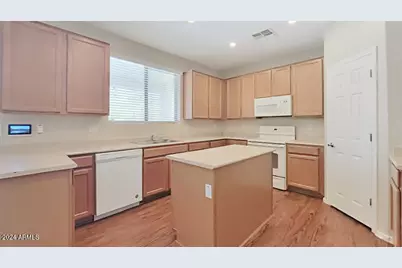 15406 W Monterosa Street, Goodyear, AZ 85395 - Photo 8