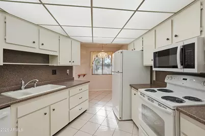 14016 N Palm Ridge Drive W, Sun City, AZ 85351 - Photo 10