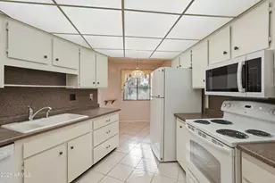 14016 N Palm Ridge Dr W, Sun City, AZ 85351 - Photo 10