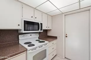 14016 N Palm Ridge Dr W, Sun City, AZ 85351 - Photo 8