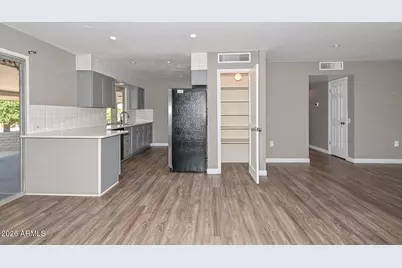 9301 W Glen Oaks Circle N, Sun City, AZ 85351 - Photo 10