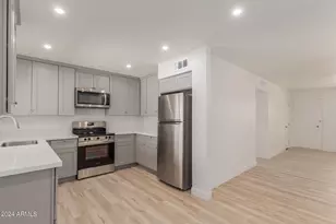 10935 W Santa Fe Dr, Sun City, AZ 85351 - Photo 12