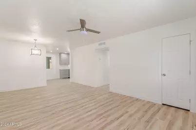 10935 W Santa Fe Drive, Sun City, AZ 85351 - Photo 6