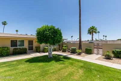 10935 W Santa Fe Drive, Sun City, AZ 85351 - Photo 4