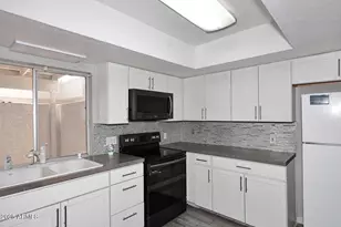 2416 W Caribbean Ln, Phoenix, AZ 85023 - Photo 4