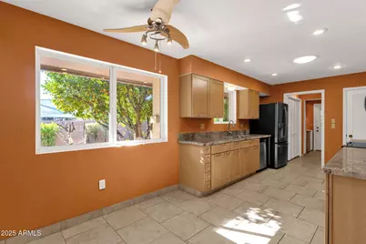 10405 W Mountain View Road, Sun City, AZ 85351 - Photo 14