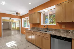 10405 W Mountain View Rd, Sun City, AZ 85351 - Photo 16