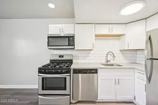 2931 N 38th St, Phoenix, AZ 85018 - Photo 2