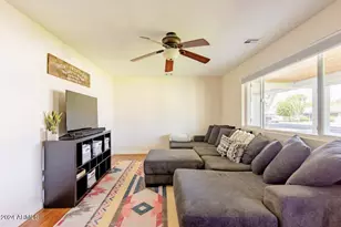 1037 W 10th St, Mesa, AZ 85201 - Photo 2