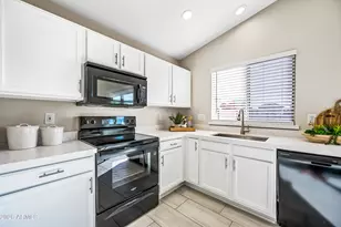 11211 W Heatherbrae Dr, Phoenix, AZ 85037 - Photo 10