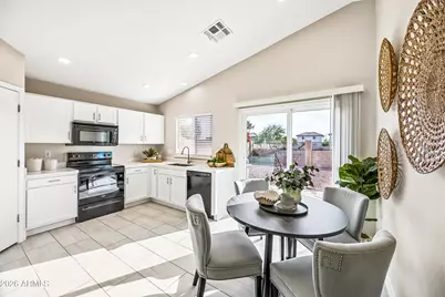 11211 W Heatherbrae Drive, Phoenix, AZ 85037 - Photo 8