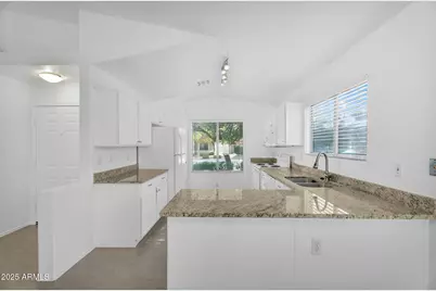 8642 W Lockland Court, Peoria, AZ 85382 - Photo 6