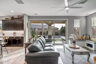 517 E Balao Dr E, Phoenix, AZ 85085 - Photo 2