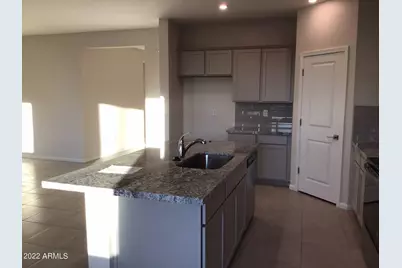 691 S Silvercreek Place, Casa Grande, AZ 85122 - Photo 4