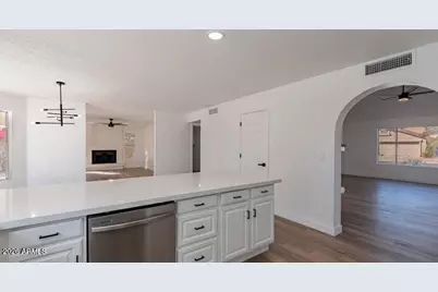 11417 W Orange Blossom Lane, Avondale, AZ 85392 - Photo 6