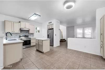 7245 S 41st Drive, Phoenix, AZ 85041 - Photo 4