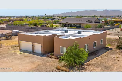 25535 W Hunter Drive, Wittmann, AZ 85361 - Photo 2