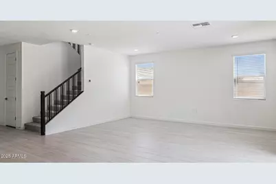 10034 S 23rd Lane, Phoenix, AZ 85041 - Photo 6