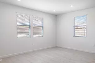 10034 S 23rd Ln, Phoenix, AZ 85041 - Photo 18