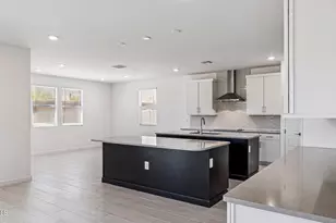 10034 S 23rd Ln, Phoenix, AZ 85041 - Photo 12