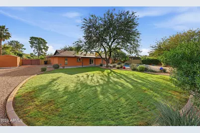 11236 N 42nd Place, Phoenix, AZ 85028 - Photo 18