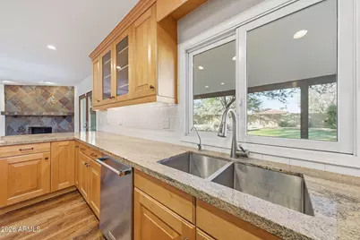 11236 N 42nd Place, Phoenix, AZ 85028 - Photo 8