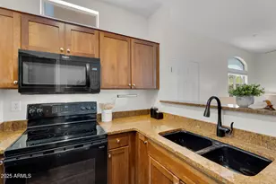 2725 E Mine Creek Rd, Phoenix, AZ 85024 - Photo 12