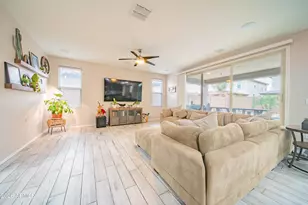 8545 W Peppertree Ln, Glendale, AZ 85305 - Photo 4